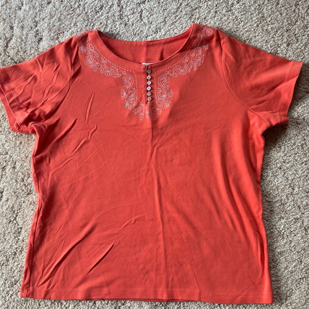 Coral Bay woman’s Henley style tshirt size extra large